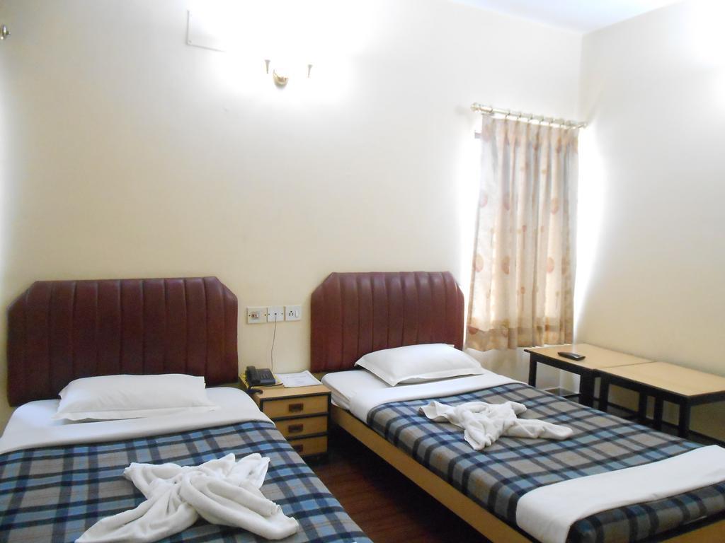 Hotel Akash Deep Kolkata Luaran gambar